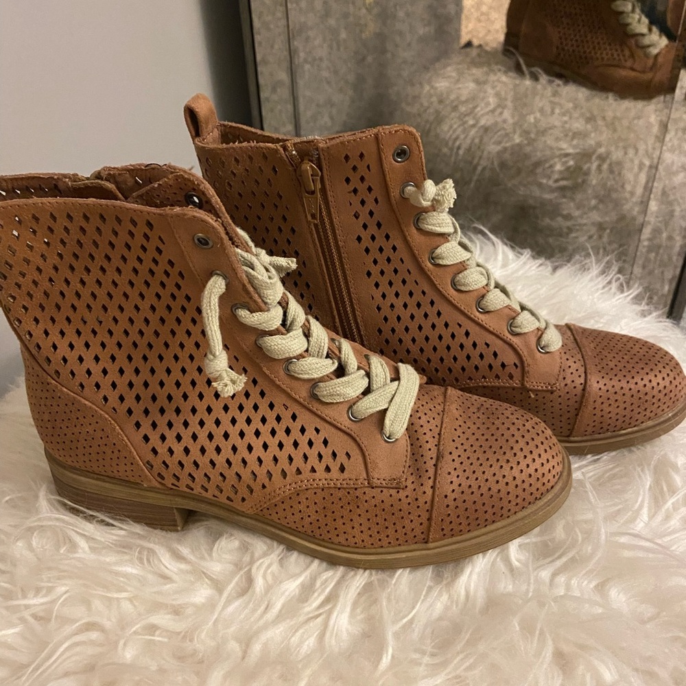 Report Zip Up Booties - Tan - Brand New